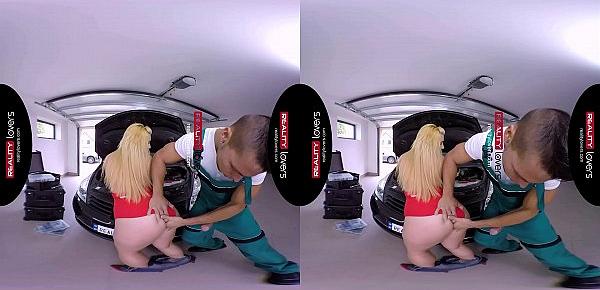  Fix the car I will suck your dick - Virtual Sex in POV